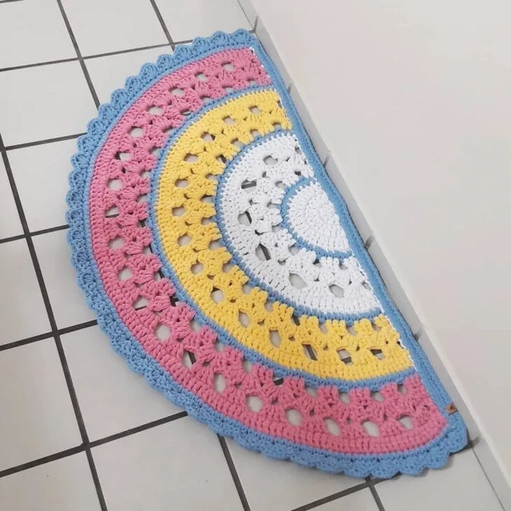 How to Make a Half Moon Crochet Rug (Easy Pattern) — photo 2