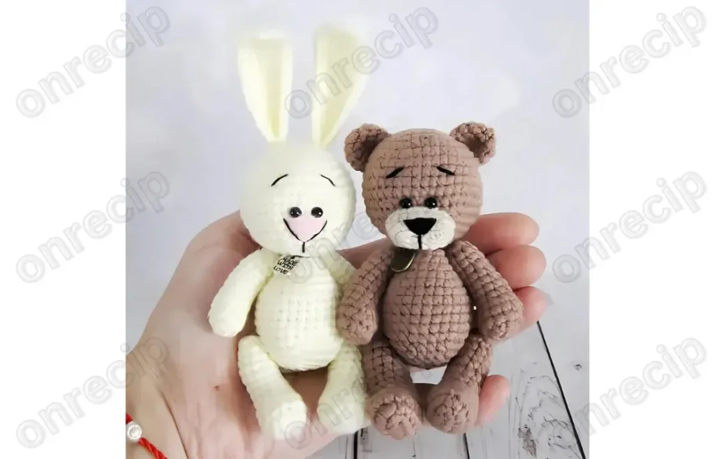 Amigurumi bear and bunny pattern with movable legs