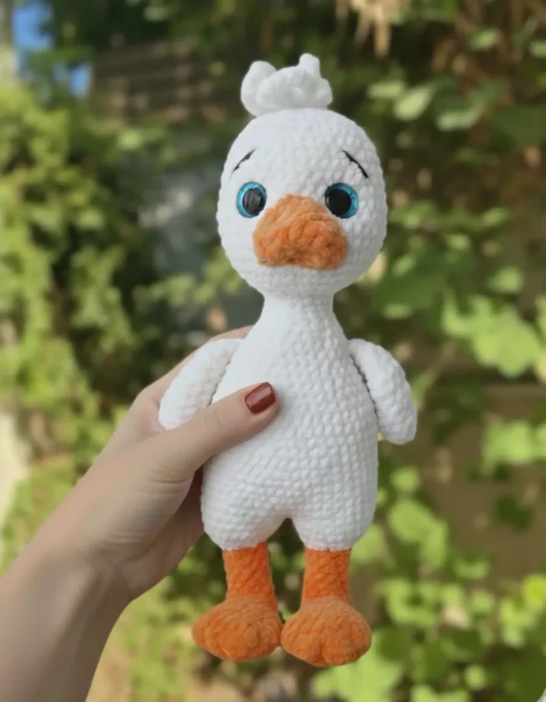 Amigurumi goose pattern with wings, tail, and beak