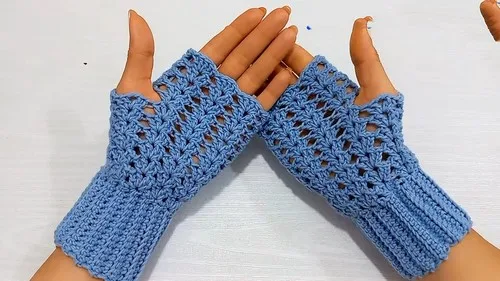 Beginner fingerless gloves with a ribbed cuff and shell body — photo 2