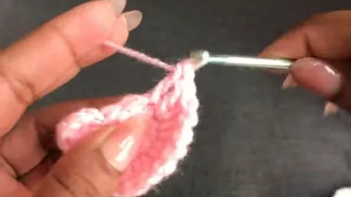 Crochet baby hat pattern with color-block brim — photo 3