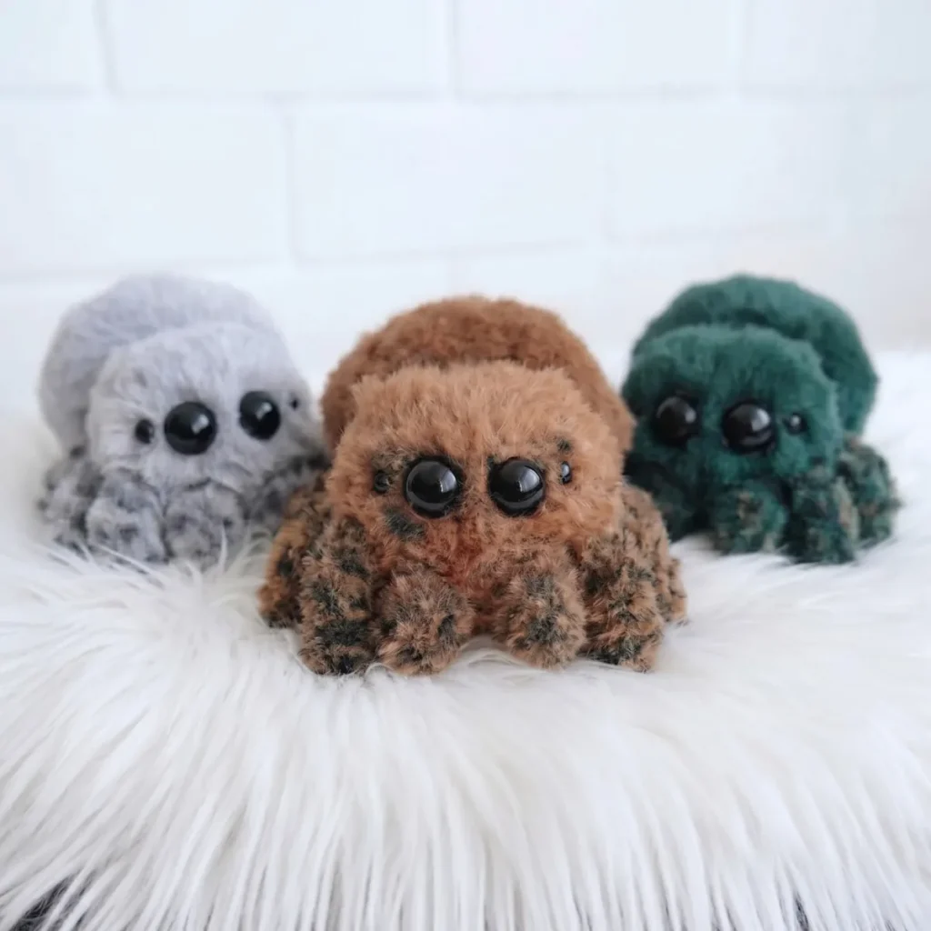 Crochet a fluffy spider amigurumi with trimmed faux fur
