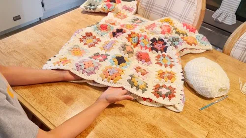 Crochet granny square dress pattern for breezy summer style — photo 2