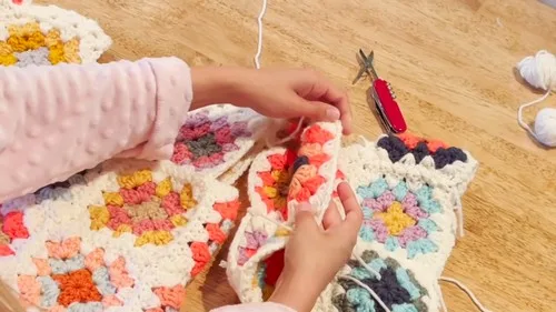 Crochet granny square dress pattern for breezy summer style — photo 3