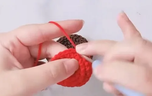 Crochet Hamburger Keychain Pattern: Bun, Base And Cheese — photo 3