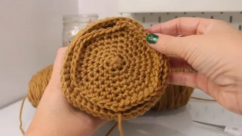 Crochet hanging plant holder with a pearl trim and tassel hanger — photo 2