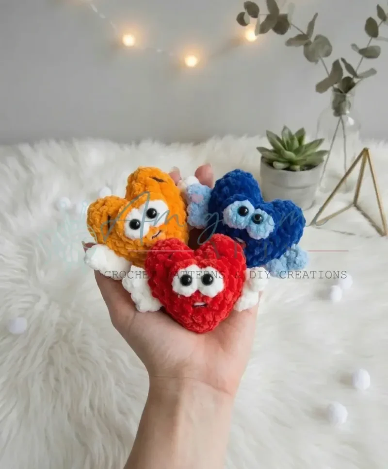 Crochet heart keychain amigurumi pattern for beginners — photo 3