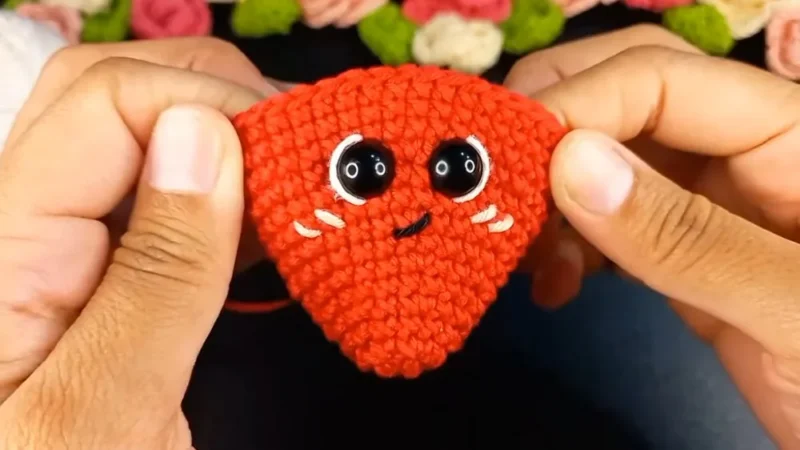 Crochet Strawberry Keychain: Free Amigurumi Pattern for Beginners — photo 3