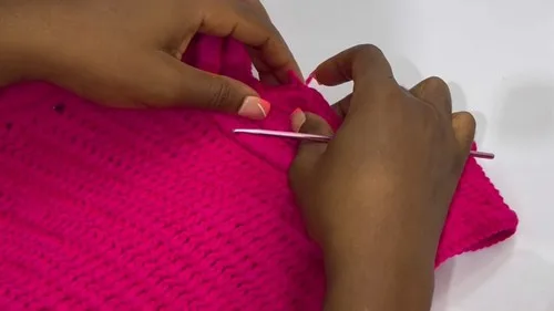 Crochet vest top with puffy trim and armhole shaping — photo 3