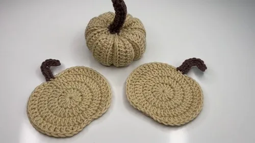 Easy pumpkin coaster crochet pattern in four rounds — photo 2