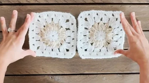 Flower Granny Square Blanket Pattern With Petal Border — photo 2