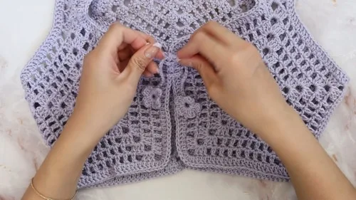 Hexagon panel vest top: a five-motif crochet pattern — photo 2