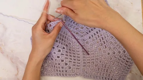 Hexagon panel vest top: a five-motif crochet pattern — photo 3