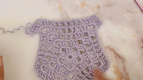 Hexagon panel vest top: a five-motif crochet pattern — photo 4