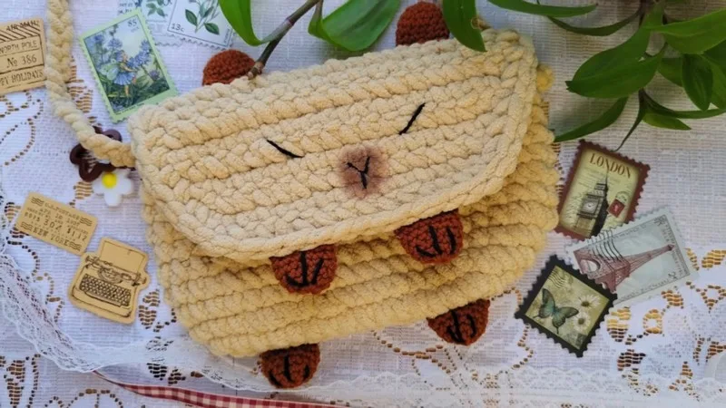 How to crochet a chenille capybara bag — photo 2
