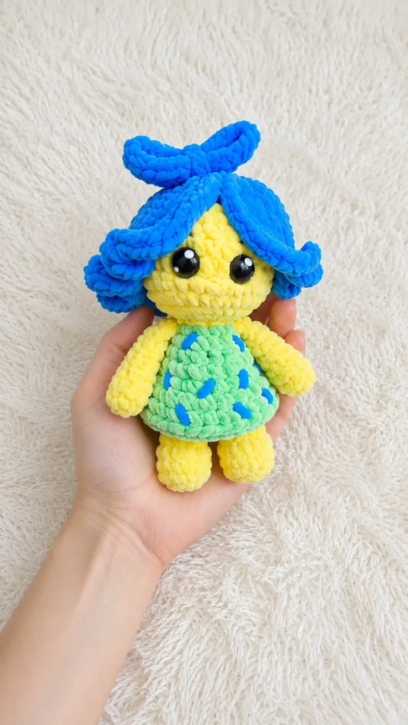 Crochet a low-sew amigurumi doll with a hair cap — photo 3
