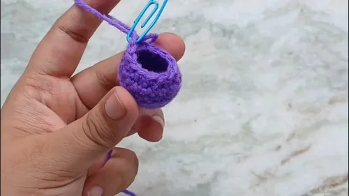 Moon and Saturn amigurumi keychain crochet pattern — photo 2