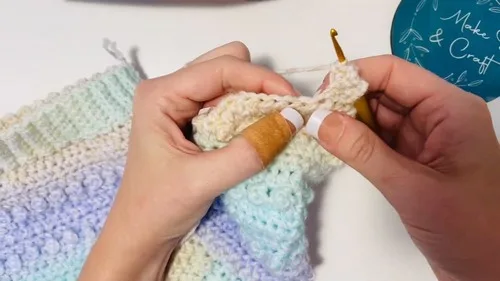 No-Sew Baby Jumper Sweater With Bobble Panels — photo 2