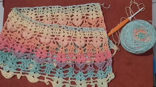 Open V-stitch capelet worked flat from 81 stitches — photo 2