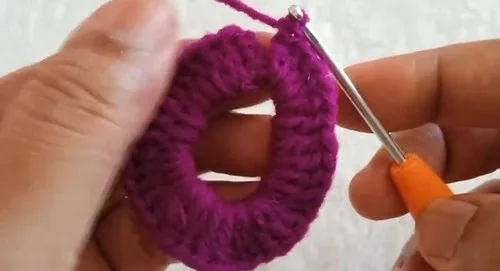Three-color interlocking ring keychain pattern — photo 3