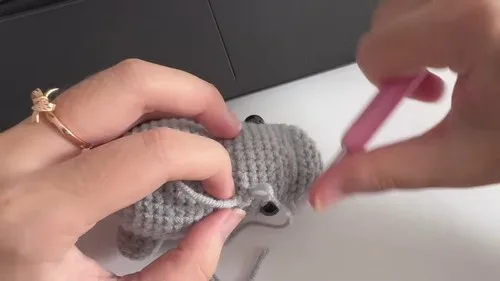 Amigurumi baby hippo pattern with ears and tail — photo 2