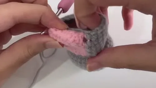 Amigurumi baby hippo pattern with ears and tail — photo 3