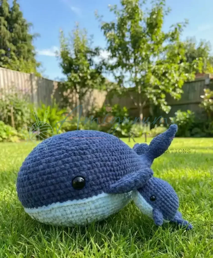 Amigurumi crochet whale pattern for mama and baby