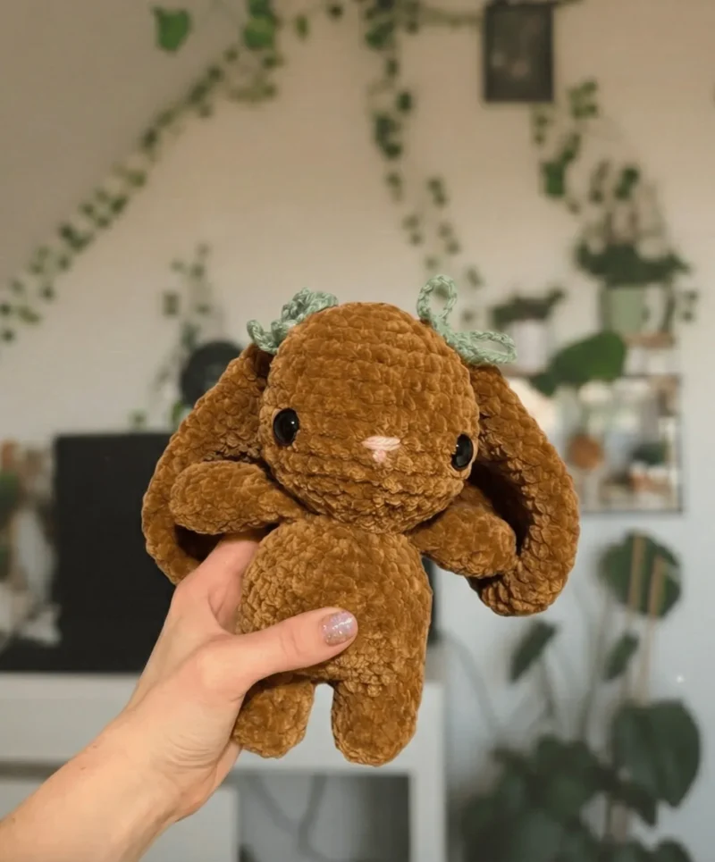 Chunky yarn baby bunny amigurumi with two-hook ears — photo 3