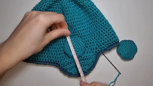 Crochet baby hat with ear flaps: two-hook pattern — photo 2
