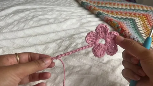 Five-petal crochet flower curtain for beginners — photo 4