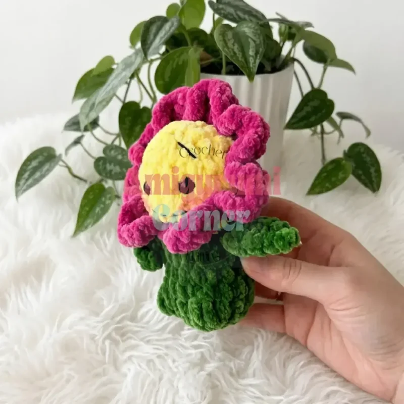 Flower amigurumi with a fanned petal trim — photo 3