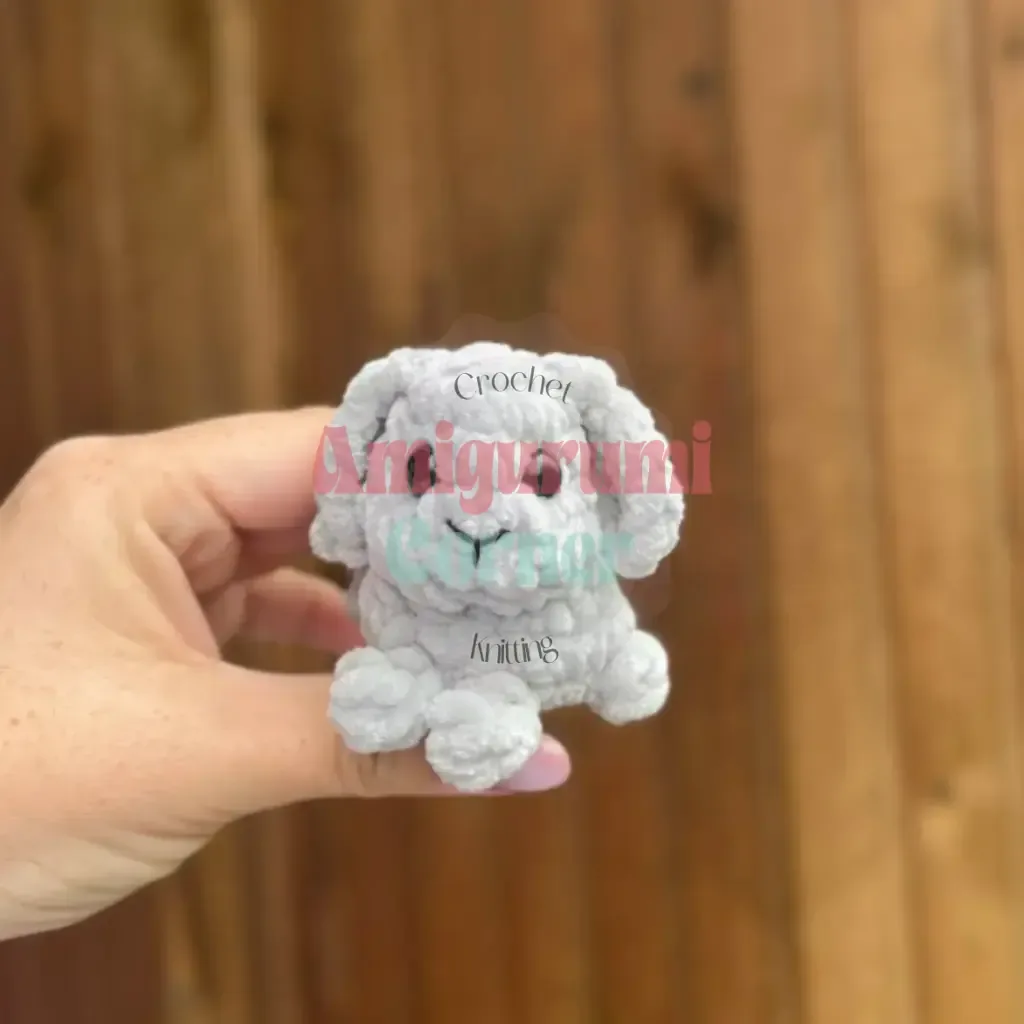 Mini amigurumi bunny pattern for a 5cm pocket pal