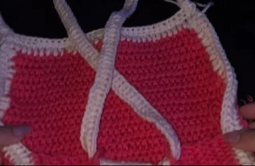 Side stripe crochet top with criss-cross back straps — photo 2