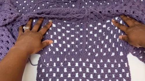 Solid-color cluster stitch cardigan with seamed sleeves — photo 2
