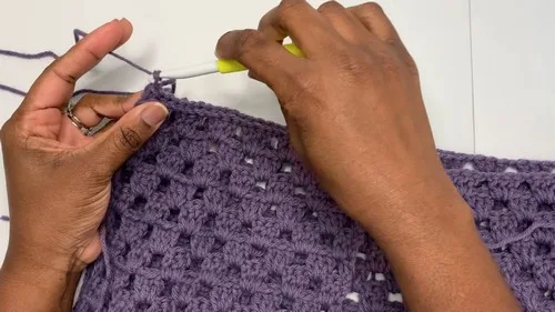 Solid-color cluster stitch cardigan with seamed sleeves — photo 3