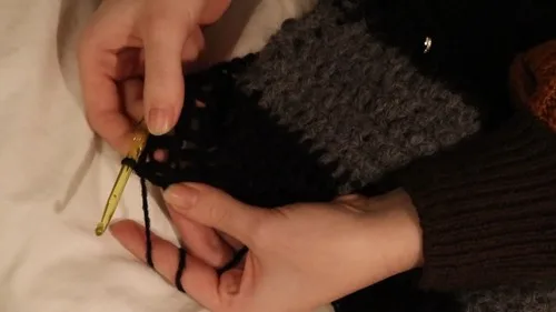Top-down balaclava pattern with eye slit for beginners — photo 2